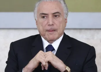 Ex-presidente Michel Temer se entrega à Polícia Federal