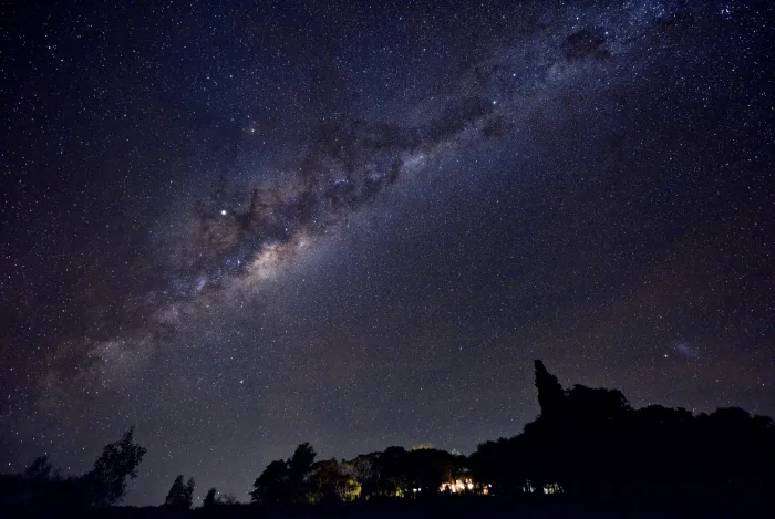 Luzes misteriosas que chegam à Terra intrigam cientistas e são alvo de investigação