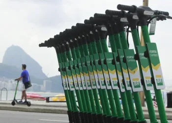 Empresa suspende aluguel de patinetes elétricos na orla da Zona Sul do Rio