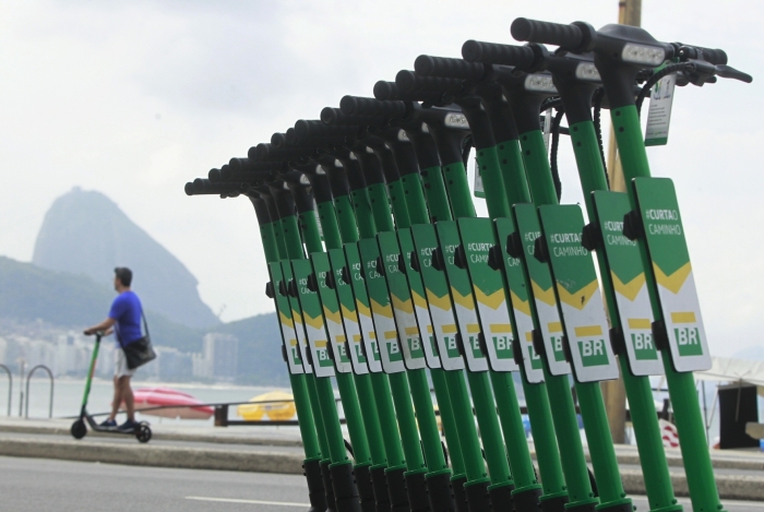 Empresa suspende aluguel de patinetes elétricos na orla da Zona Sul do Rio