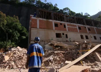 Desabamento aconteceu no dia 12 de abril - Hudson Pontes / Prefeitura do Rio