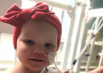 Mulher desiste de ajudar criança com câncer após descobrir que suas mães são lésbicas