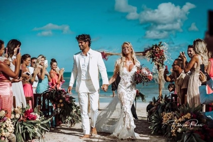 Marido usou o terno de seu casamento com Caroline Bittencourt para ir à cerimônia de cremação da modelo(FOTOS)