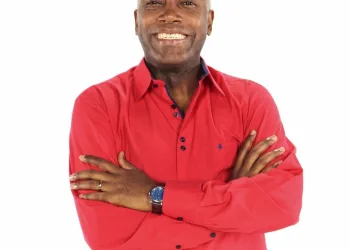 Racismo é coisa da sua cabeça. Ator sofre assédio moral no SBT