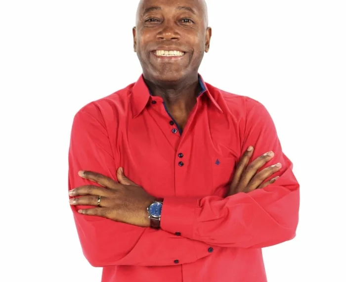 Racismo é coisa da sua cabeça. Ator sofre assédio moral no SBT