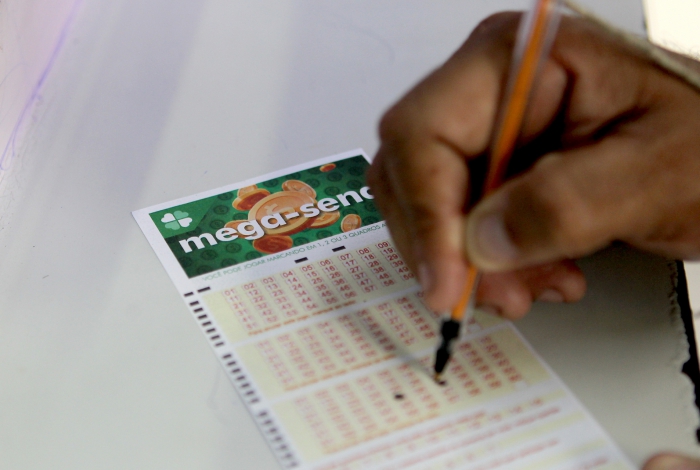 Mega-Sena acumulada deve pagar R$ 140 milhões neste sábado