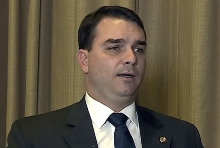 Senador Flávio Bolsonaro é investigado pelos crimes de peculato, lavagem de dinheiro e organização criminosa - Reprodução / STB