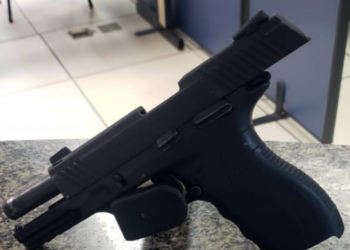 Menor é apreendido com pistola próximo a colégio