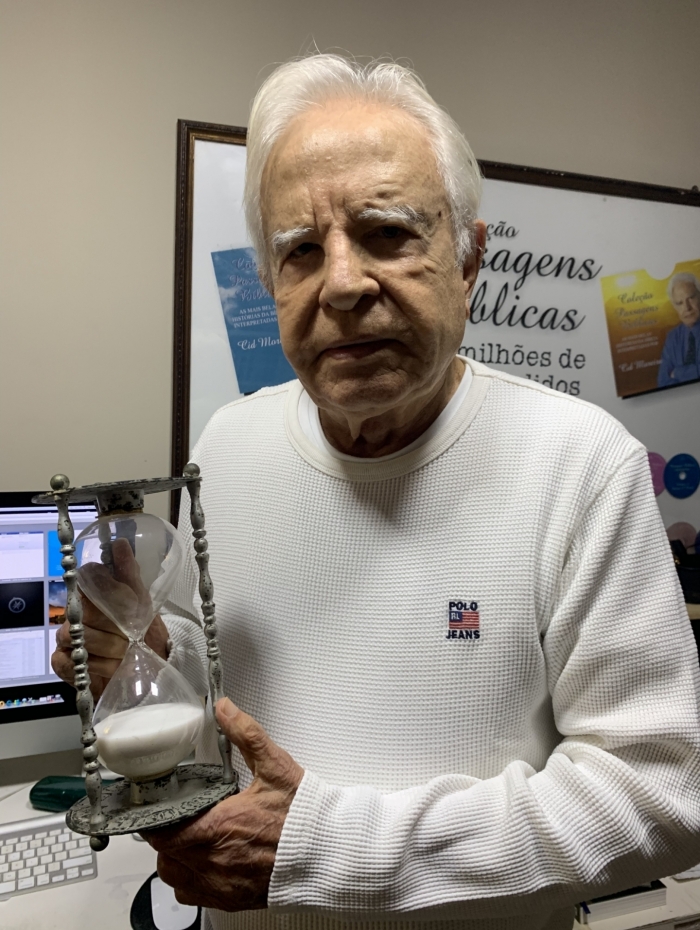 Com quase 100 anos, e dando no coro, sem Viagra!