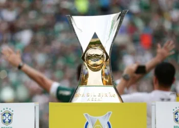 Narrador perde a cabeça e xinga após jogador errar pênalti no Brasileirão