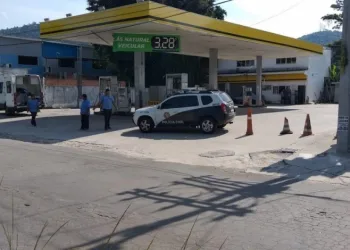 Fiscalização em postos de gasolina irregulares termina com dois presos