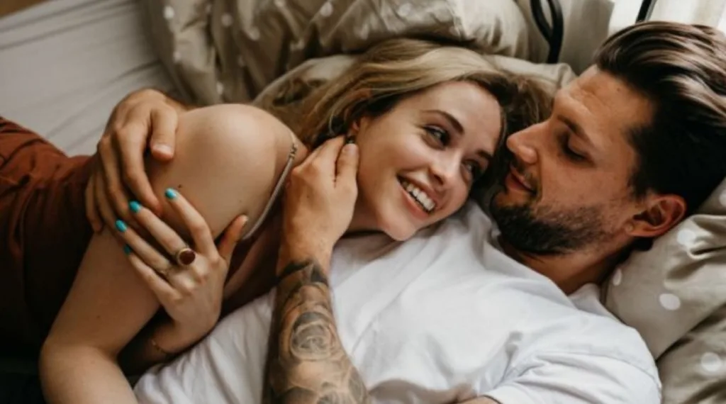 Transar com o ex lidera a lista de fetiches populares; confira outros 10 desejos