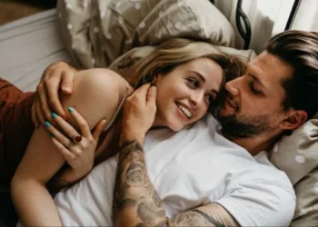 Transar com o ex lidera a lista de fetiches populares; confira outros 10 desejos