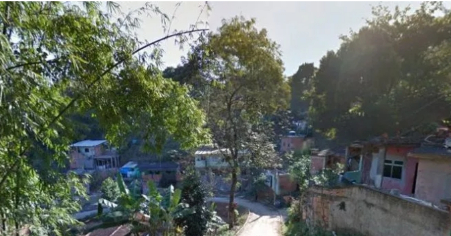 Boca de fumo é assaltada em comunidade do RJ