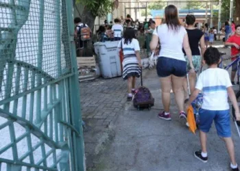 Prefeitura do Rio abre seleção para professor de História: 37 vagas e salário de R$ 5.712