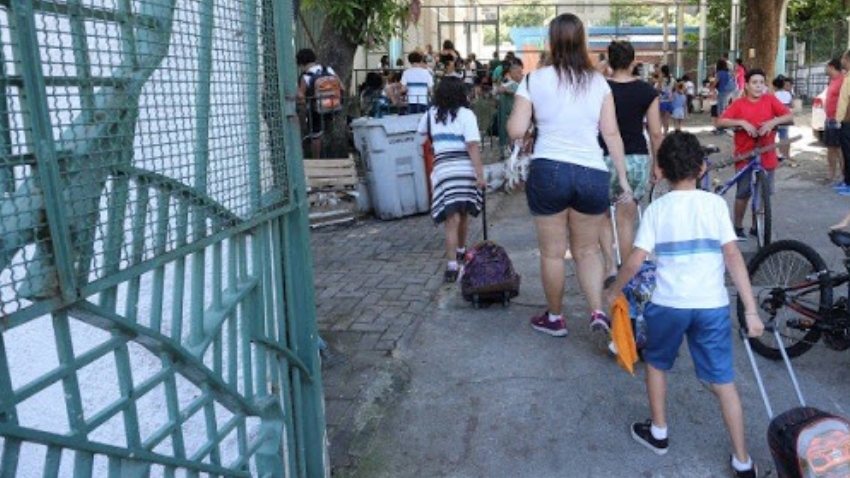 Prefeitura do Rio abre seleção para professor de História: 37 vagas e salário de R$ 5.712