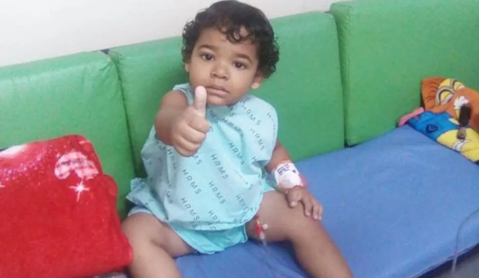 Desempregado, pai de menino com câncer faz rifa para comprar leite e fralda