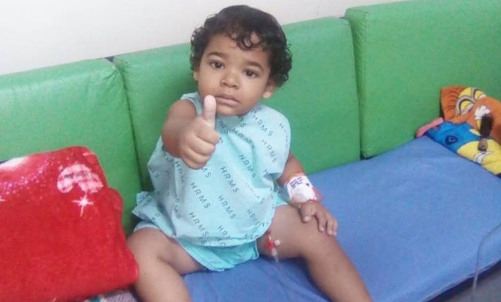 Desempregado, pai de menino com câncer faz rifa para comprar leite e fralda