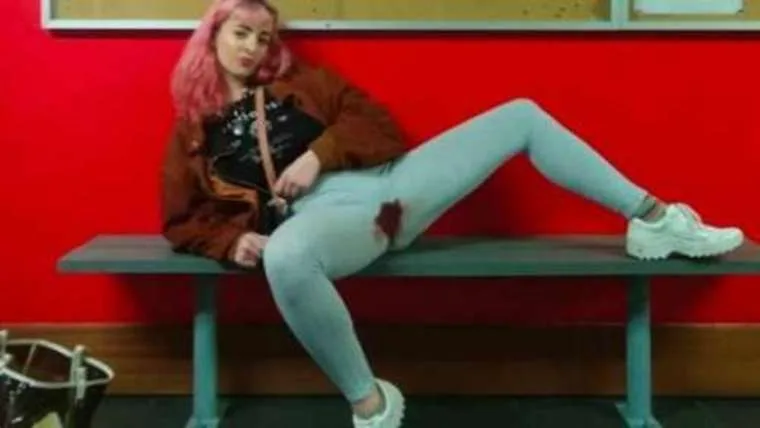 Jovem não usa mais absorvente para defender uma causa