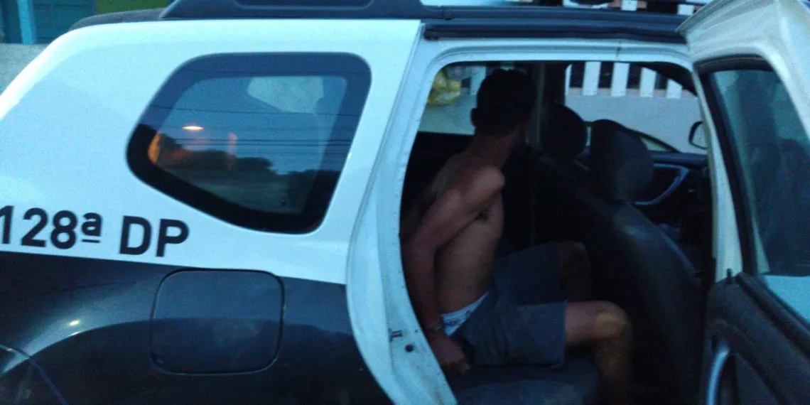 Bandidos tentam roubar carro de policial civil, trocam tiros e terminam presos no RJ