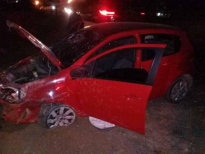 CRIMINOSOS CAPOTAM VEÍCULO DURANTE PERSEGUIÇÃO NA AV BRASIL ALTURA DA VILA KENNEDY(FOTOS)