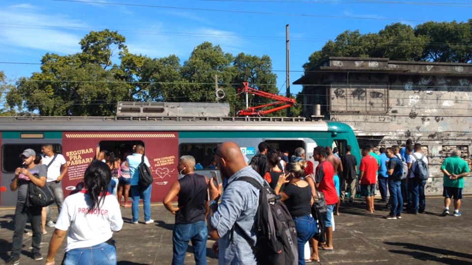TIROTEIO EM ESTAÇÃO NA ZONA OESTE PARA TRENS NESSE MOMENTO( FOTOS)
