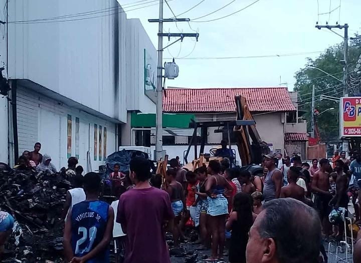 ATUALIZANDO!! CONSEQUÊNCIAS DO INCÊNDIO EM MERCADO DE CAMPO GRANDE!!