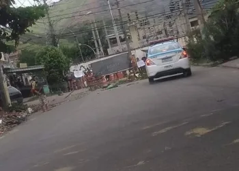 PROTESTO E TIROS NA COMUNIDADE DA  ZONA OESTE(FOTOS)