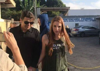 SUZANE VON RICHTHOFEN E ANA CAROLINA JATOBÁ DEIXAM PRISÃO PARA SAIDINHA TEMPORÁRIA DE DIA DAS MÃES