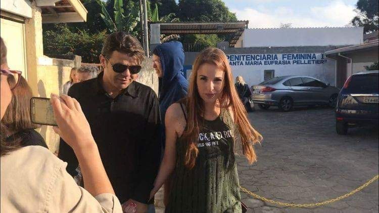 SUZANE VON RICHTHOFEN E ANA CAROLINA JATOBÁ DEIXAM PRISÃO PARA SAIDINHA TEMPORÁRIA DE DIA DAS MÃES