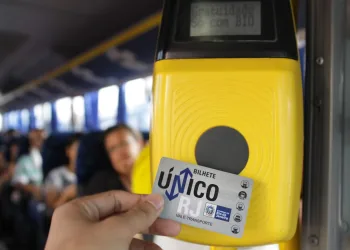 CÂMARA DERRUBA VETO DE CRIVELLA E VEREADORES APROVAM AMPLIAÇÃO DE TEMPO DE UTILIZAÇÃO DO BILHETE ÚNICO