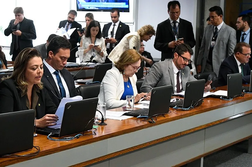 DOADORES DE SANGUE PODERÃO TER DIREITO A MEIA-ENTRADA