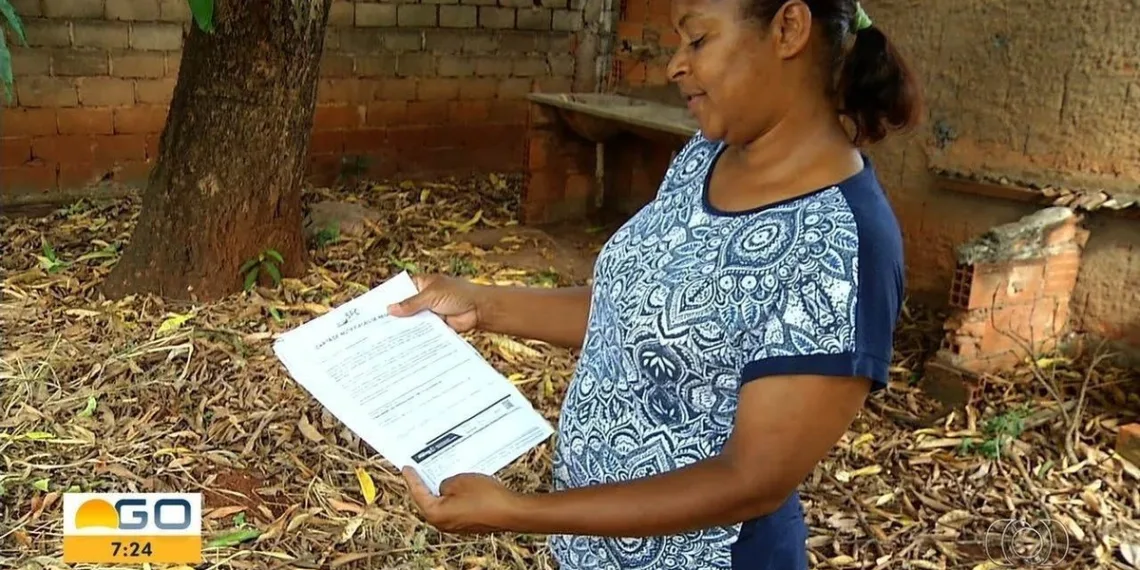 Agente de saúde tem nome negativado ao receber cobrança indevida de R$ 87 mil de energia