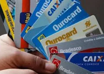 Conheça 5 cartões de crédito disponíveis para negativados no SPC e Serasa