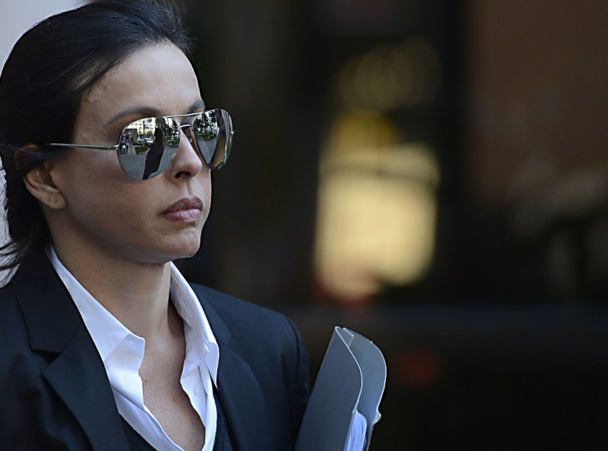 Adriana Ancelmo dá carteirada da OAB em Bangu 8 para visitar Cabral