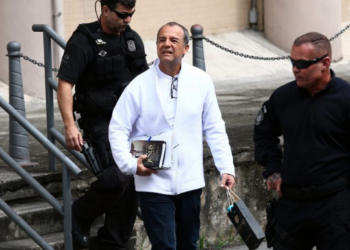 Sérgio Cabral procura emprego em Bangu 8, mas não encontra vaga