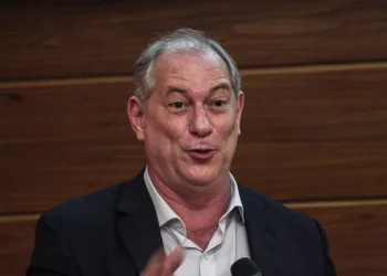Ciro diz que Lula é “enganador profissional” e “defunto eleitoral”