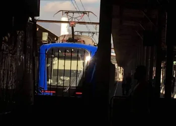 HOMENS ARMADOS FAZEM ARRASTÃO NO TREM DO RAMAL SANTA CRUZ
