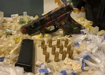 LIDER DO TRÁFICO É MORTO EM CONFRONTO NA ZONA OESTE ( FOTOS)