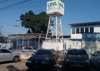 HOMEM SURTA E É PRESO APÓS ATACAR EM UPA NA ZONA OESTE  COM MACHADO DEVIDO A MORTE DA MÃE NA UNIDADE