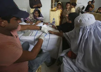 Médico é acusado de contaminar 437 crianças com o vírus HIV