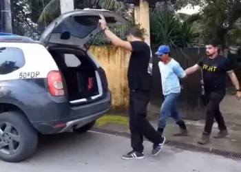 Assassinato cruel: Matou a mãe na frente da irmã!