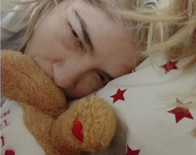 Atriz gravemente doente desabafa: ‘me sinto doente, como no inferno’