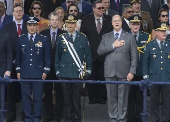 Witzel aumenta hora extra de policiais