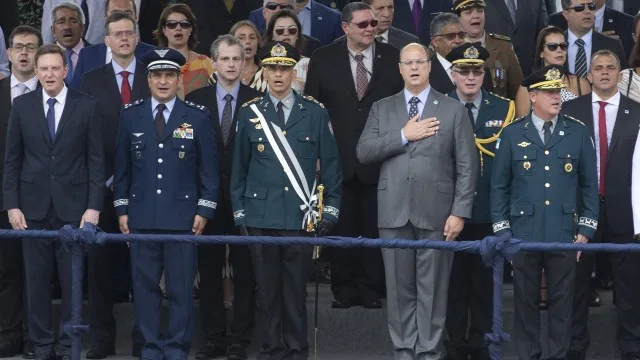 Witzel aumenta hora extra de policiais