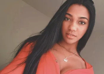 JOVEM É ESTUPRADA POR TRÊS HOMENS NO RJ!!