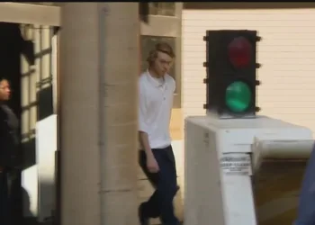 Youtuber é sentenciado a dez anos de prisão por incitar pornografia infantil