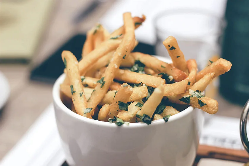 Veja quatro alimentos que te envelhecem e saiba por que