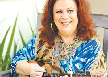 Imagens mostram Beth Carvalho pouco antes de morrer conhecendo netinha: ‘É de chorar’