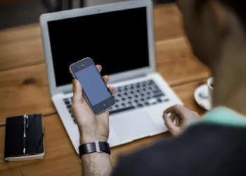 Golpe do roubo de dados pessoais no iPhone acontece no Rio